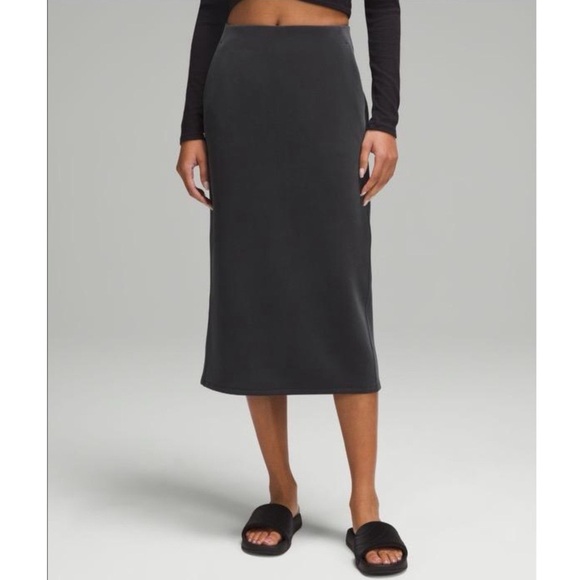 lululemon athletica Dresses & Skirts - Lululemon Softstreme High Rise Midi Skirt Black Size 14 NWT